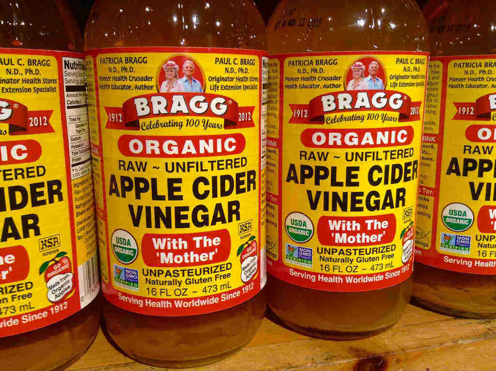 Use vinegar to prevent acne