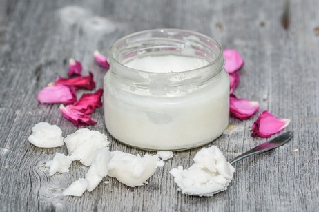 Coconut oil for adult acne treatment